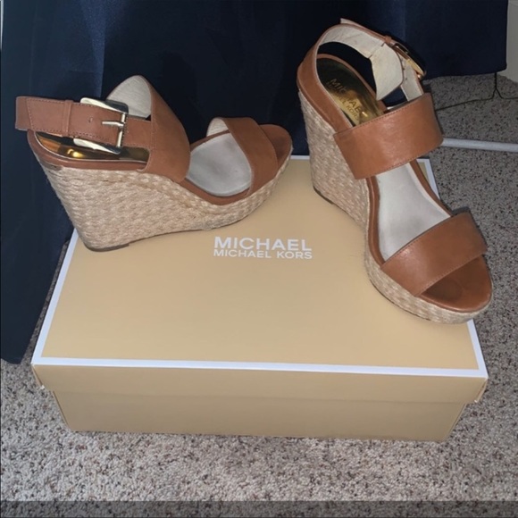 🌸Michael Kors high heel wedges🌸 - Picture 2 of 2